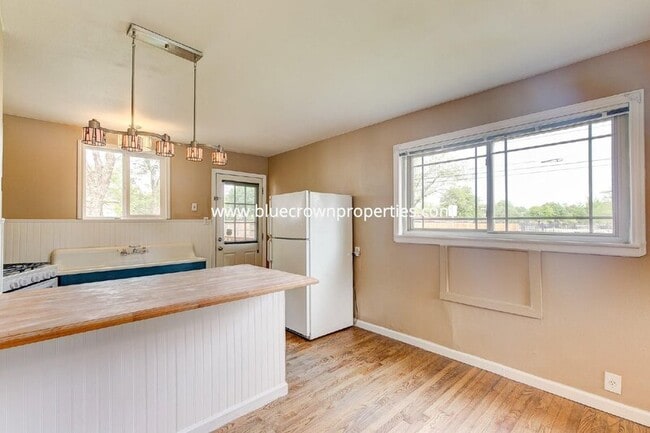 Building Photo - 1300 Bennett Dr