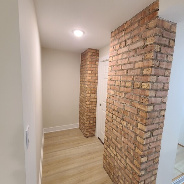 Building Photo - 5310 N Chester Ave