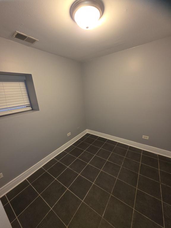 Building Photo - 6832 S Clyde Ave