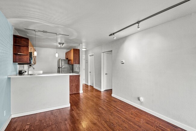 Building Photo - Downtown 1 Bedroom 1 Bath! Coming Soon!