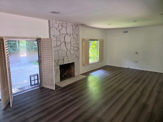 Building Photo - 4734 Laurelgrove Ave