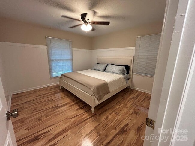 Building Photo - 10316 Whitethorn Dr