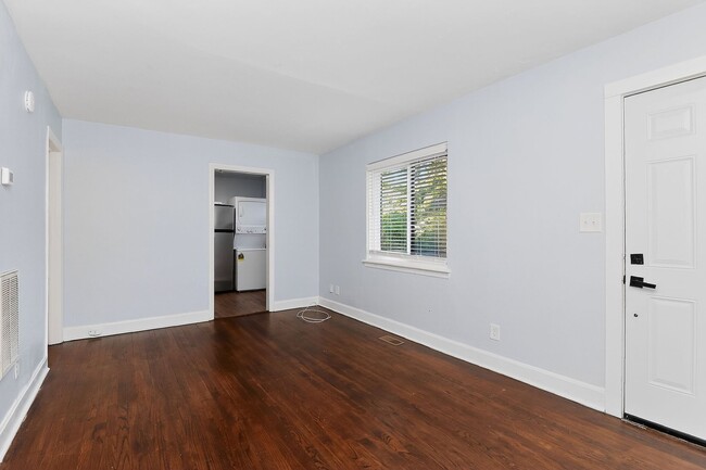 Building Photo - Cozy 2 Bedroom Duplex Close to NoDa!