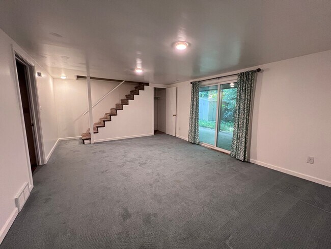 Building Photo - 3010-3012 Okemos Dr SE