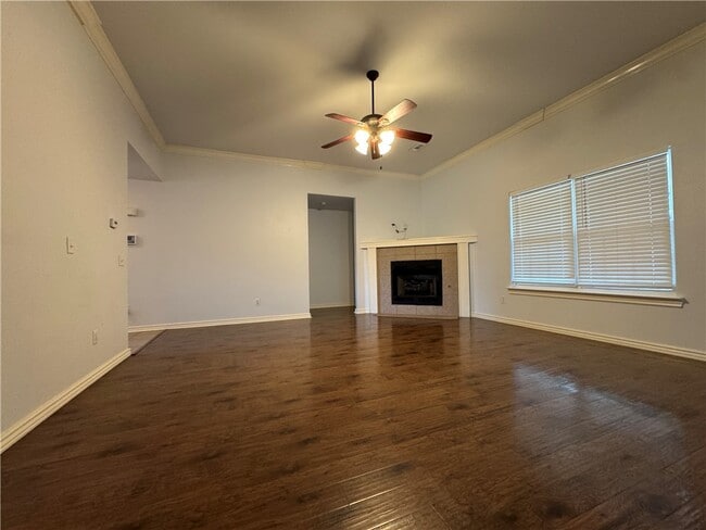 Building Photo - 3905 W Amour Dr