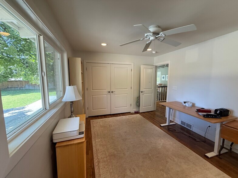 Building Photo - 2627 E Melony Dr
