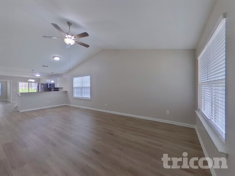 Building Photo - 158 Bonhomme Cir
