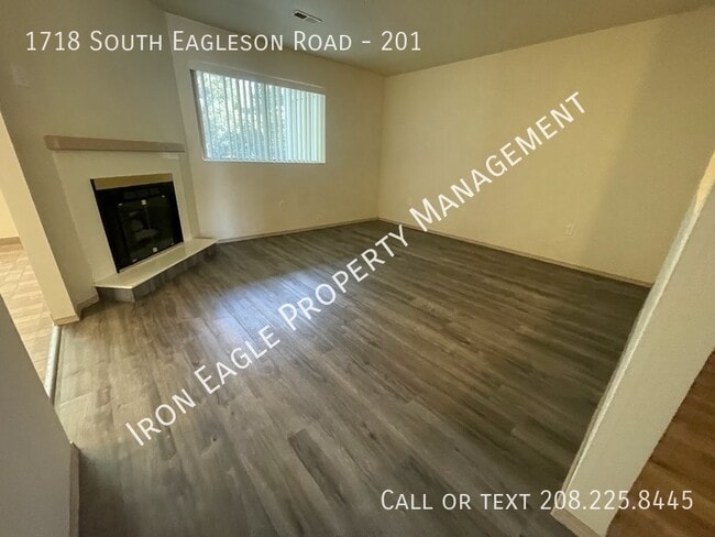 Building Photo - 1718 S Eagleson Rd