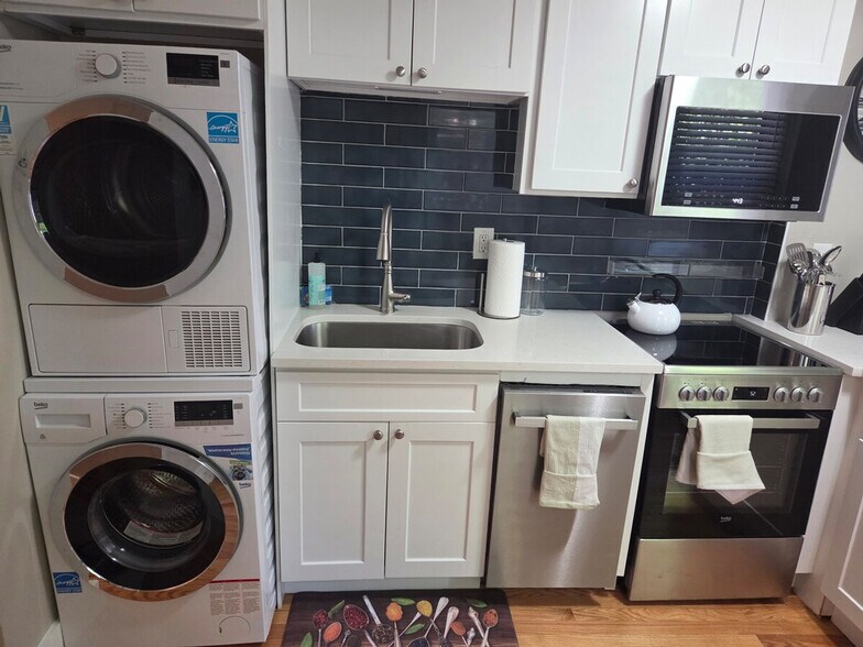 Building Photo - 414 Cambridge St