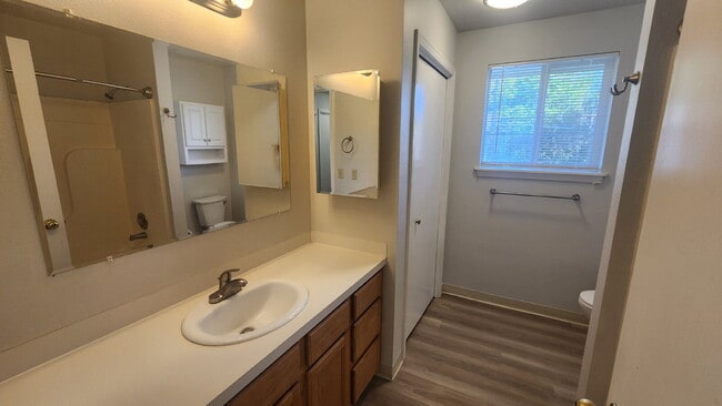 Building Photo - 3 bed, 2 bath - Spacious upstairs duplex on the Boise Bench!