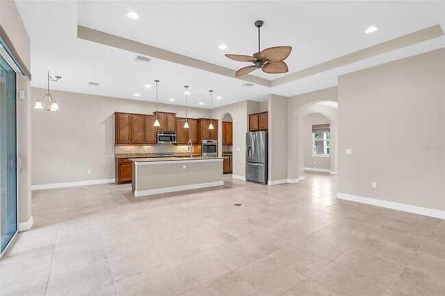 Building Photo - 903 Victoria Hills Dr S