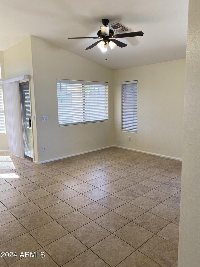 Building Photo - 11519 E Persimmon Ave