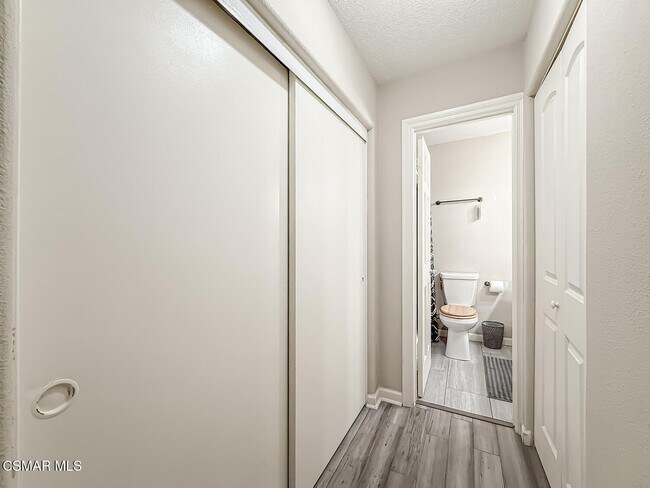 Building Photo - 1346 E Hillcrest Dr