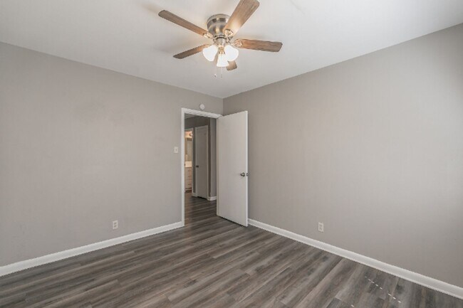 Building Photo - 7513 Maple Dr