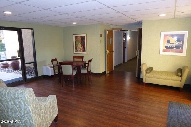 Building Photo - 10330 W Thunderbird Blvd