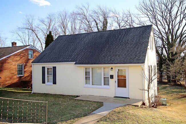 Building Photo - Updated Locust Grove Home