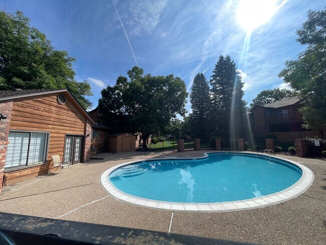 Building Photo - Super 1 Bedroom Condo in Perfect Condition!
