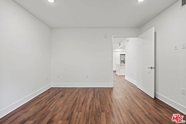 Building Photo - 1223 Wellesley Ave