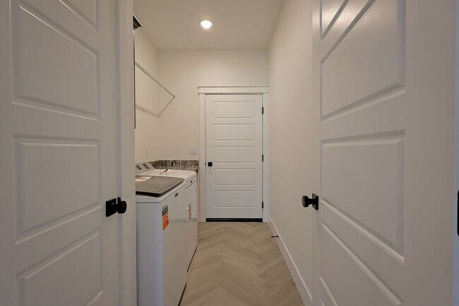 Building Photo - Kimberly - Single Family Home