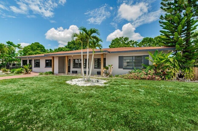 Building Photo - 408 S Aurora Ave