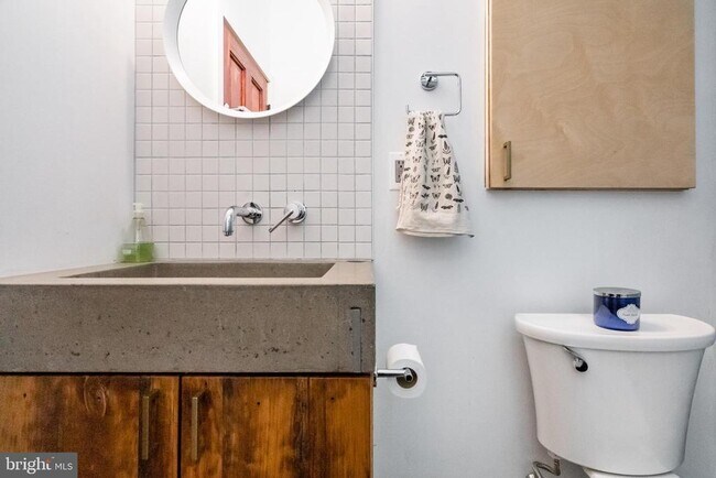 Building Photo - 1912 E Cumberland St