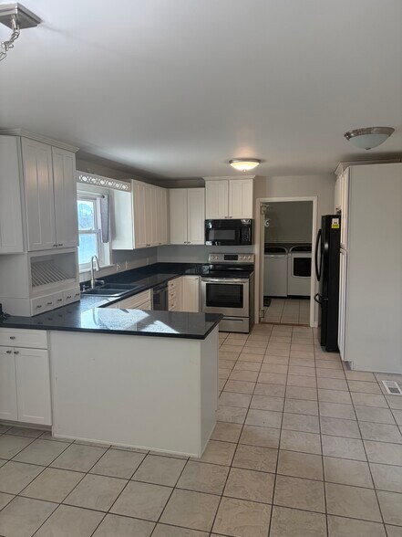 Building Photo - 3747 S Lee Maur St