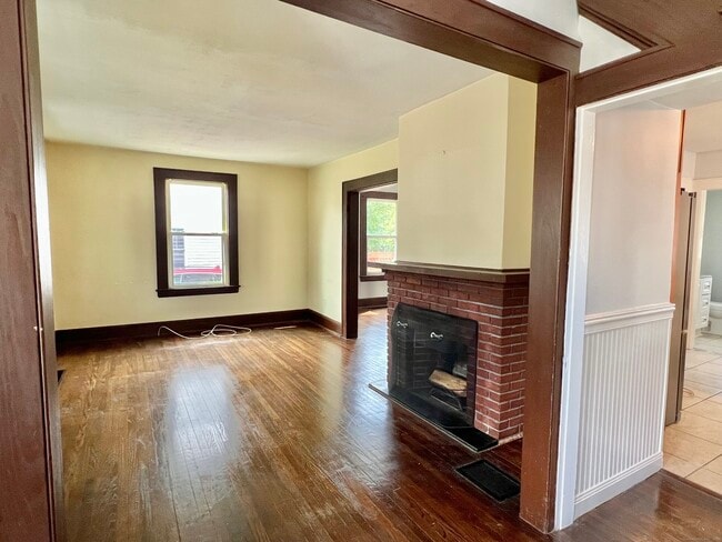 Building Photo - 36 Lindsley Pl