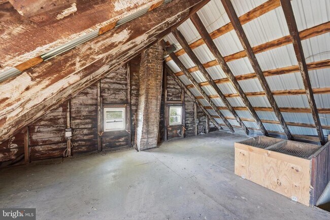 Building Photo - 815 N Maple Ave
