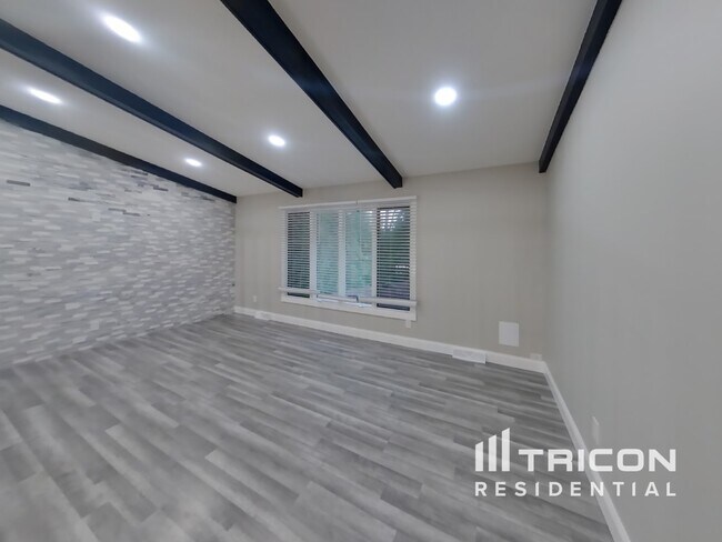 Building Photo - 12911 Overlook Rd