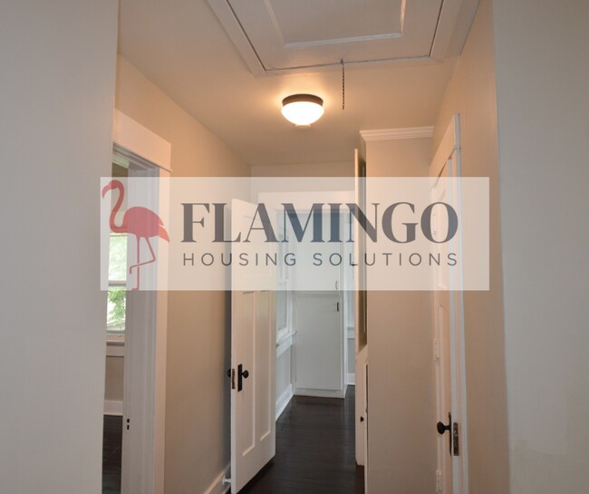 Building Photo - 565 Kenwood Ave