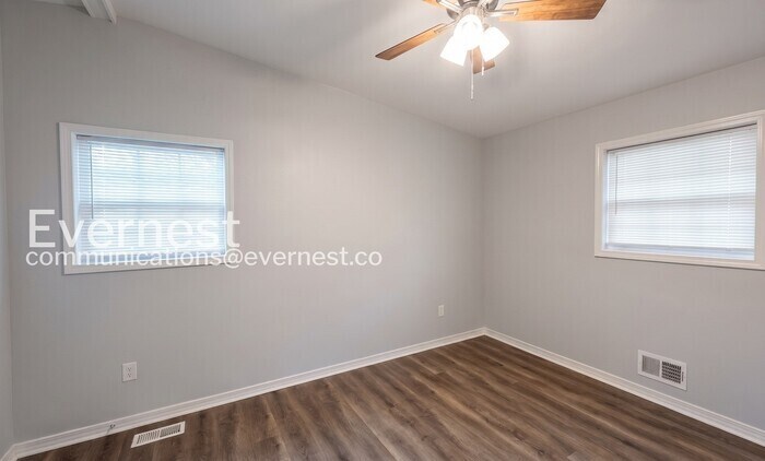 Building Photo - 3024 Pasadena Dr