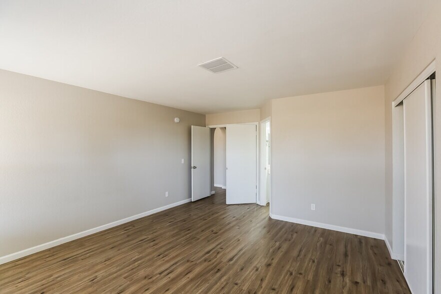 Building Photo - 4626 N 106th Ave
