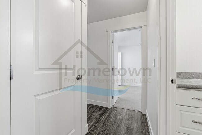 Building Photo - 5163 E Portside Ct