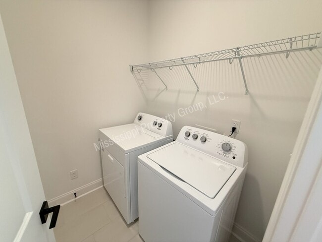 Building Photo - 3BR/3.5BA South Grove For Rent