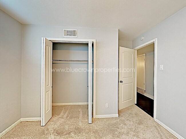 Building Photo - 8476 Sweetwood Dr