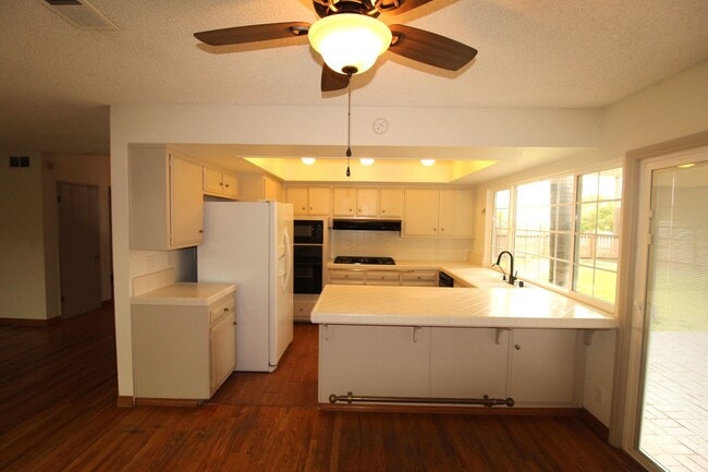 Building Photo - Spacious Corner Lot Home in Desirable Vent...