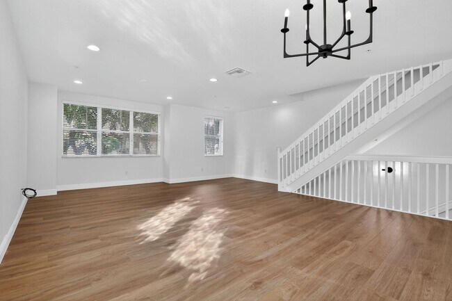 Building Photo - 4 Bedroom Townhome in West Palm Beach