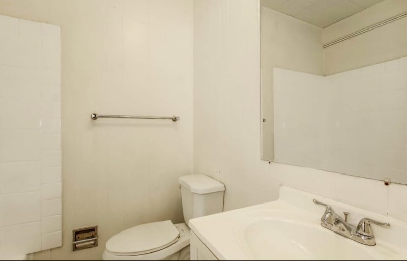 Building Photo - 1046 E Indianola Ave