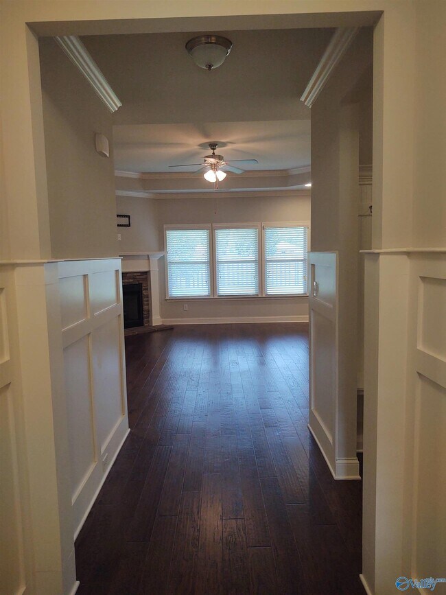 Building Photo - 105 Twin Springs Dr