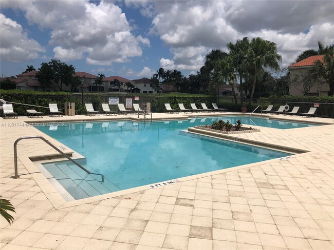 Building Photo - 3410 Pinewalk Dr N