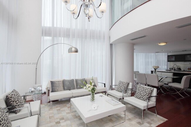 Building Photo - 200 S Biscayne Blvd