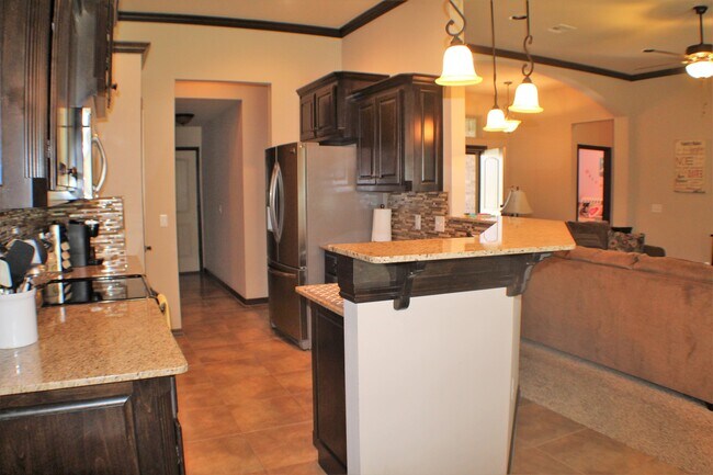 Building Photo - 4904 SW 122nd Terrace