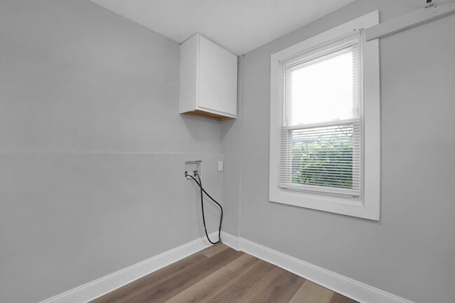 Building Photo - Spacious 4 Bedroom Single Family Home – Fe...