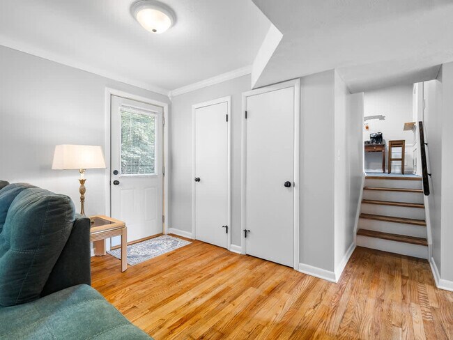 Building Photo - 670 Treeside Dr