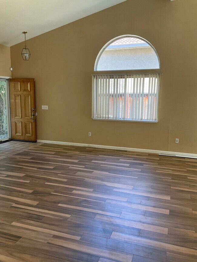 Building Photo - Charming single 3-bedroom rental opportunity!
