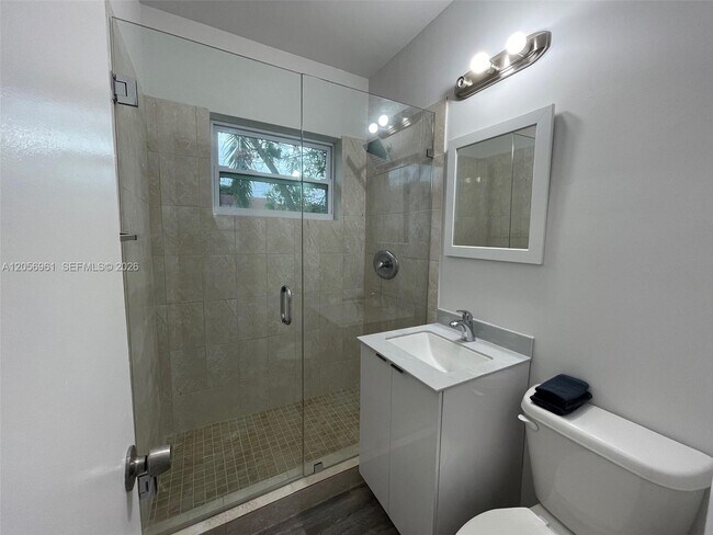 Building Photo - 1117 SW 37th Ave