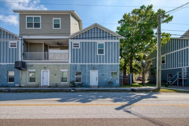 Building Photo - 708 S 22nd St