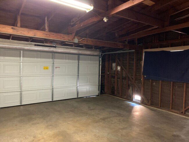 Building Photo - Contemporary Home with a pool near Bullard High School Fresno, CA