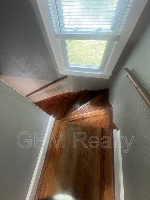 Building Photo - 349 White Oak Rd