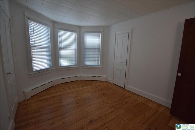 Building Photo - 204 N 9th St